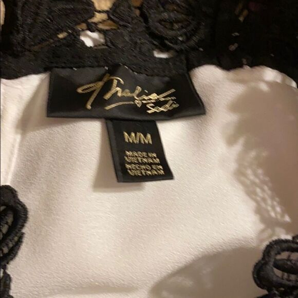 Nwt. White/black lace off the shoulder. Medium - Picture 4 of 5